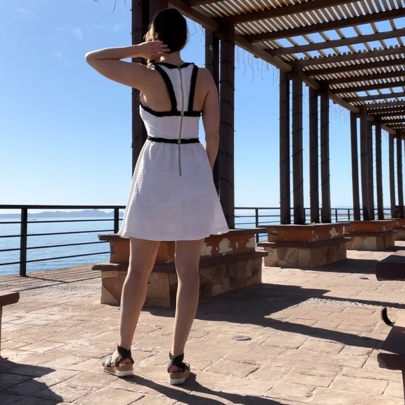 Contrast black and white dress - Picture 7 of 7